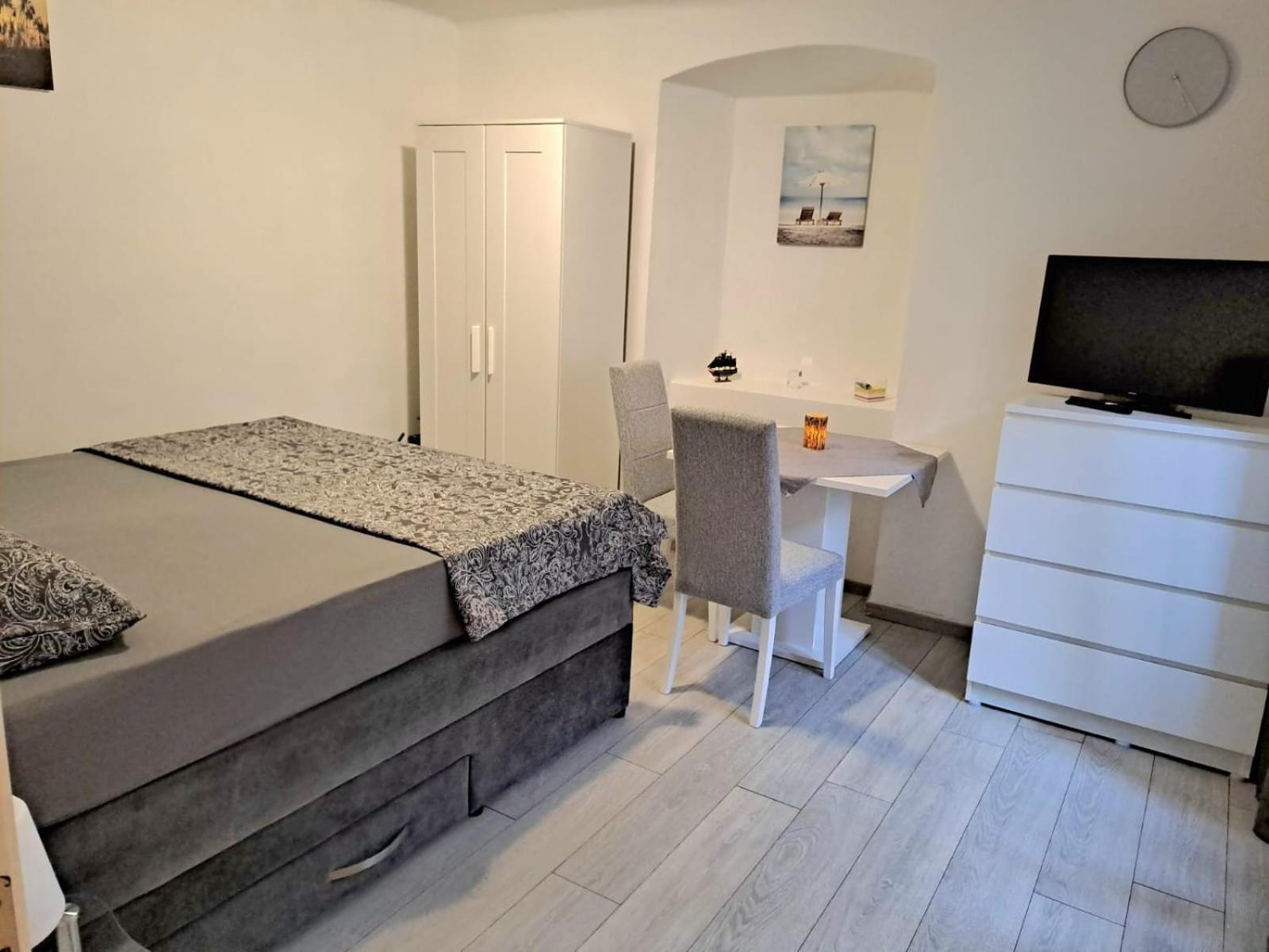 Studio Apartment Lola Kaštela エクステリア 写真